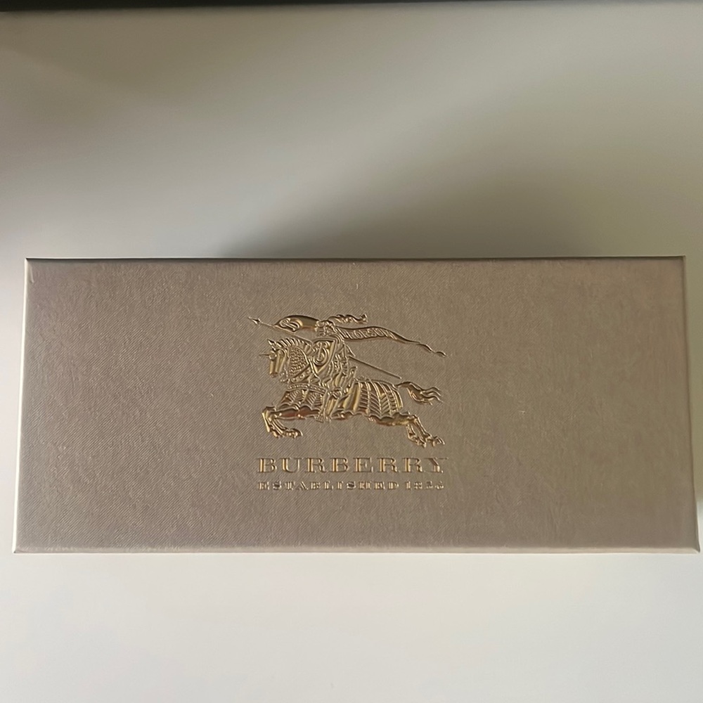 Burberry Eyewear Case with Cleaning Cloth w/box. Various sizes